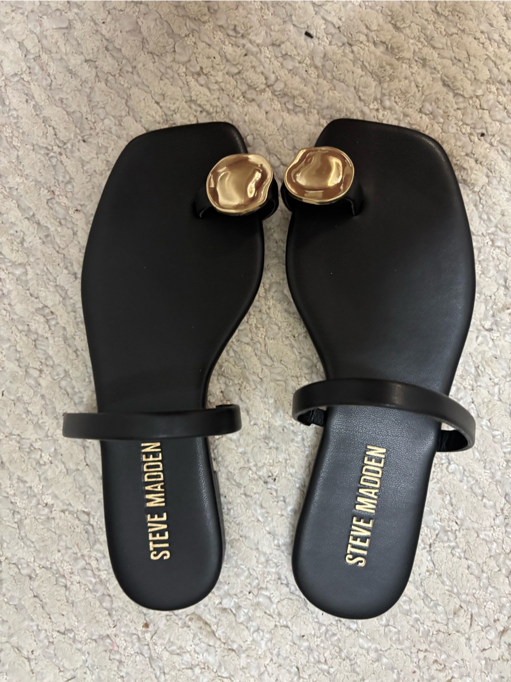 Steve Madden Black Leather Toe-Ring Sandals with Gold Disc